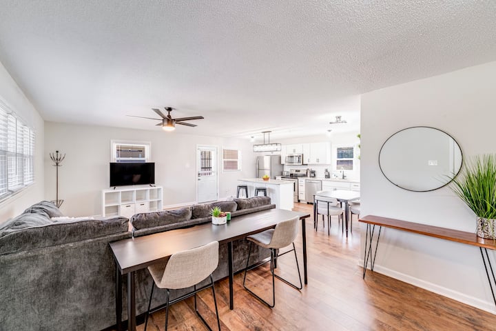 Modern 3BR Ranch, Near I-77