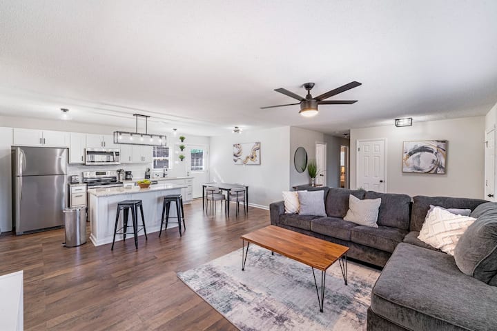 Modern 3BR Ranch, Near I-77