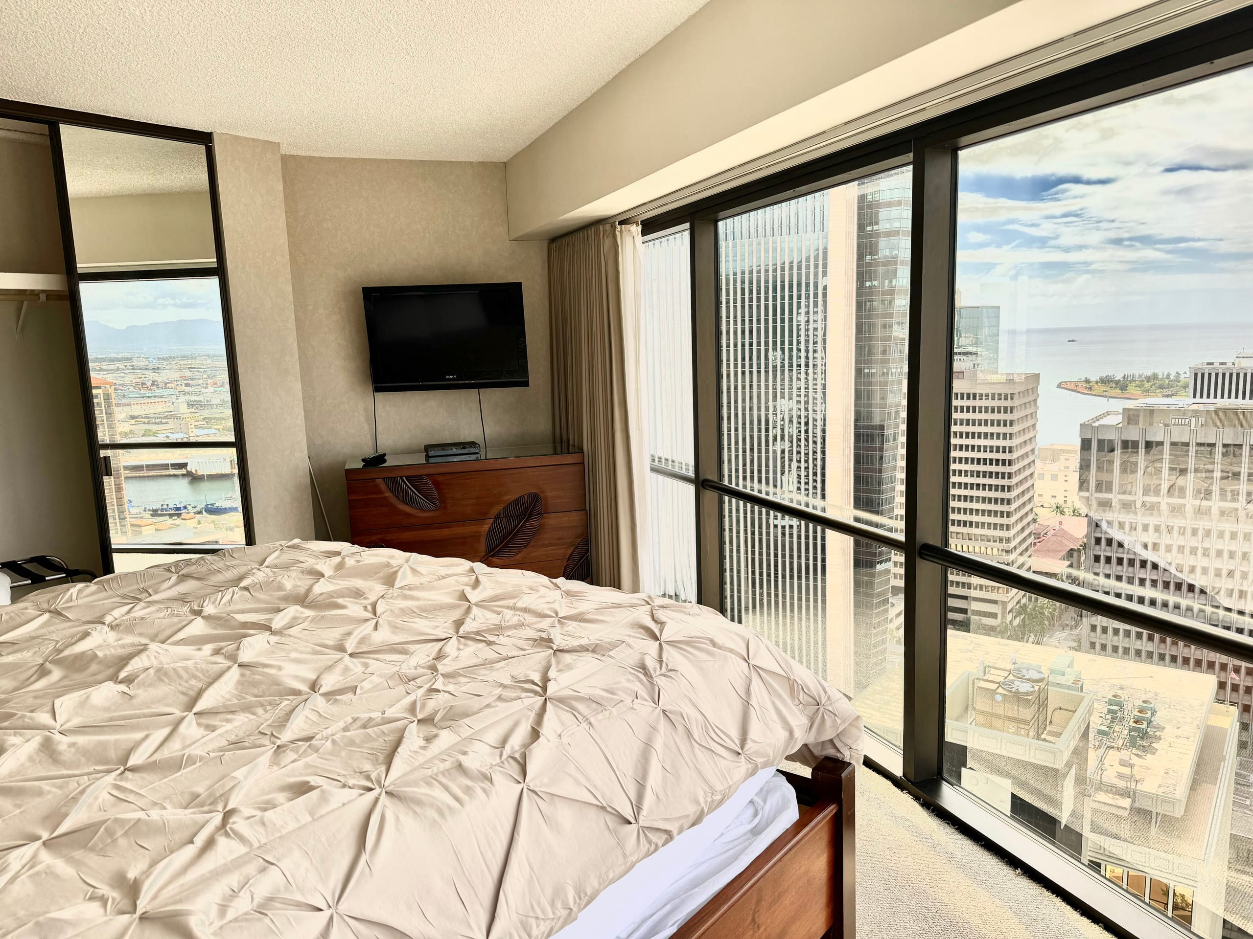 Condo in Honolulu · ★4.98 · 1 bedroom · 1 bed · 1 private bath - Image 15