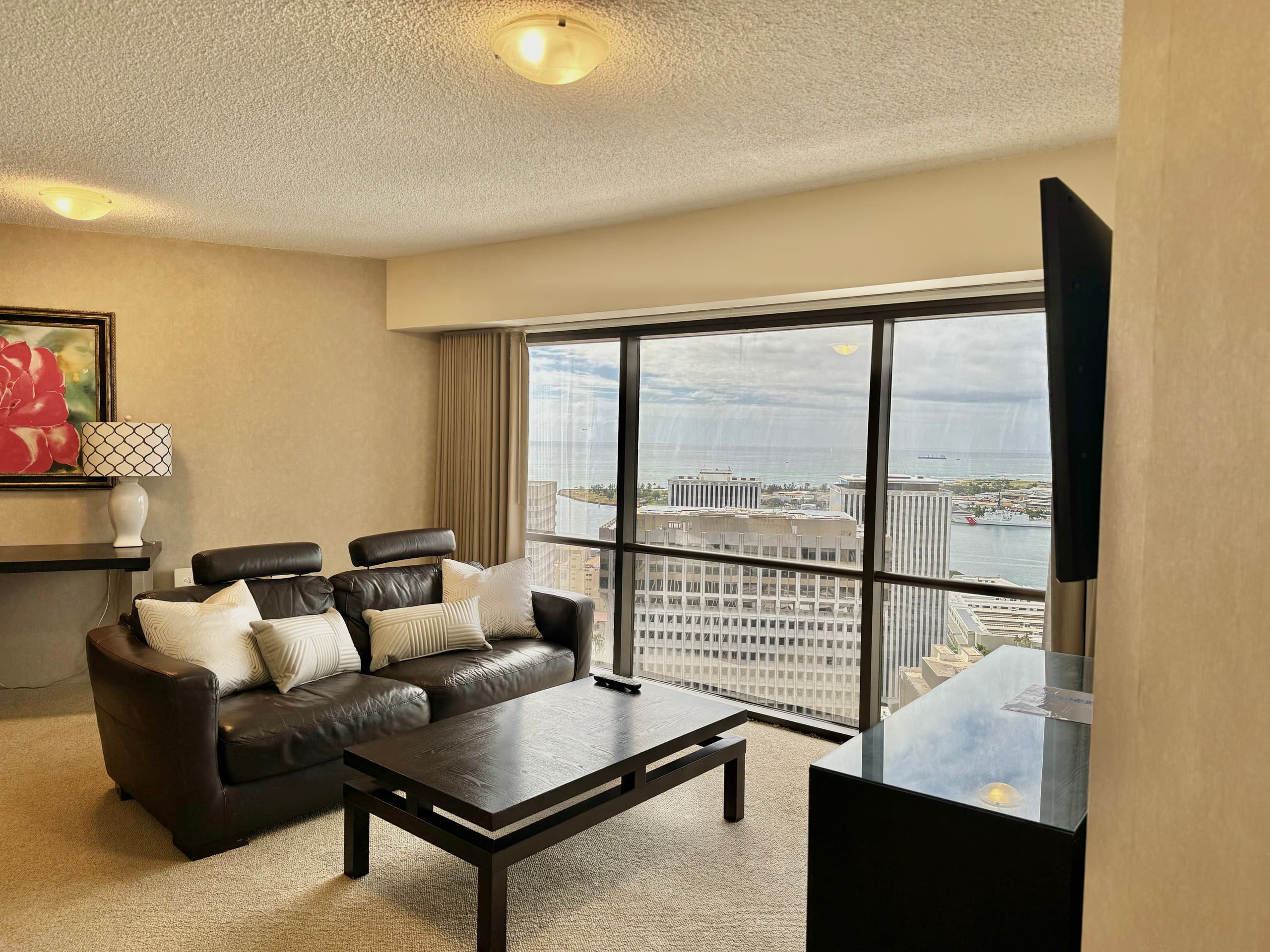 Condo in Honolulu · ★4.98 · 1 bedroom · 1 bed · 1 private bath - Image 2