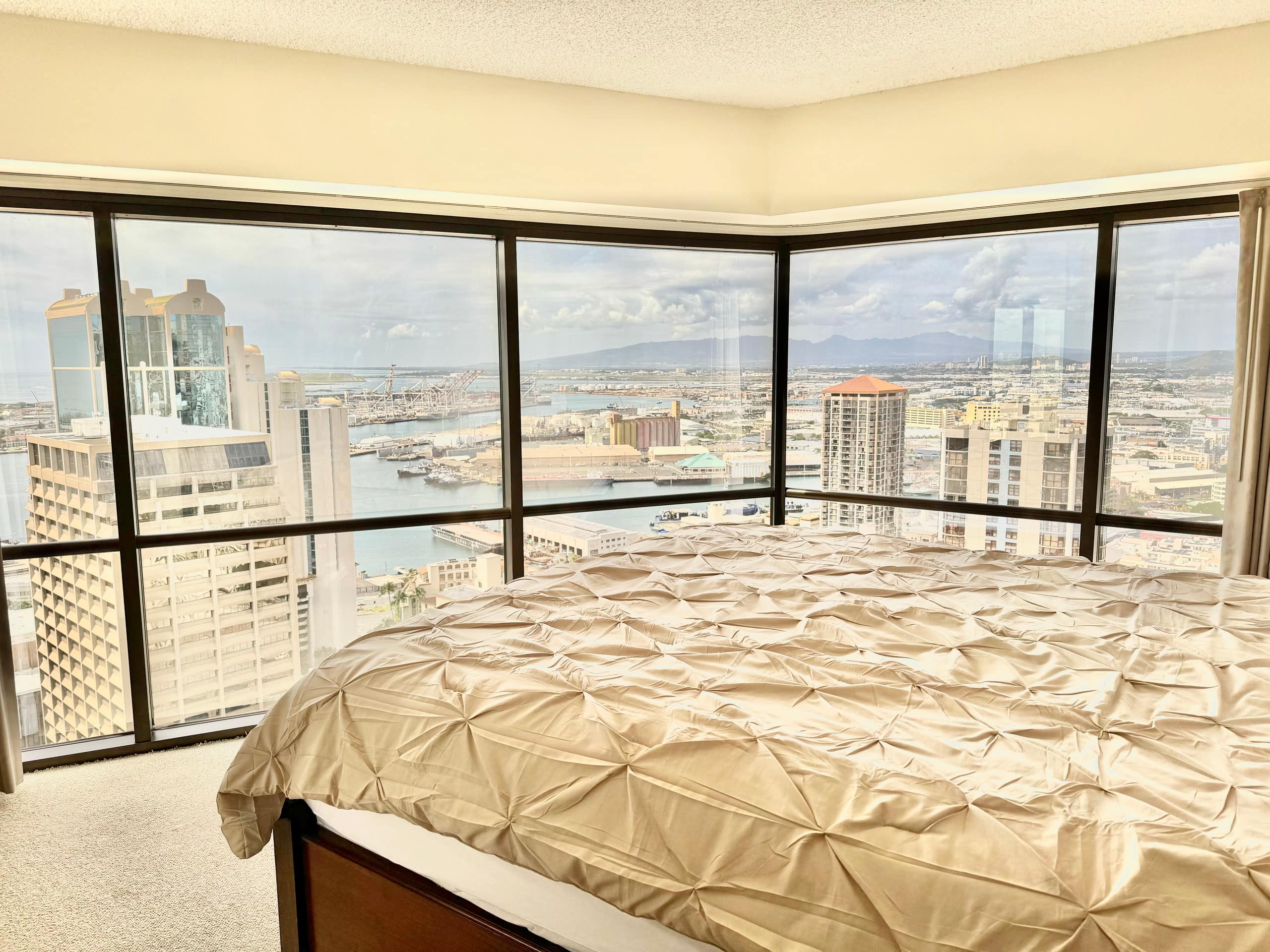 Condo in Honolulu · ★4.98 · 1 bedroom · 1 bed · 1 private bath - Image 14