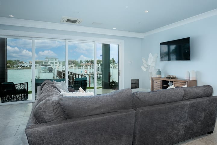 Luxury On Water & Steps To Beach - Clearwater Beach