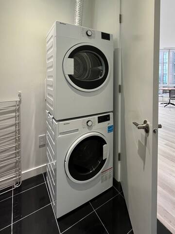 Penthouse Apt w/ Balcony & VIEWS gallery image 3