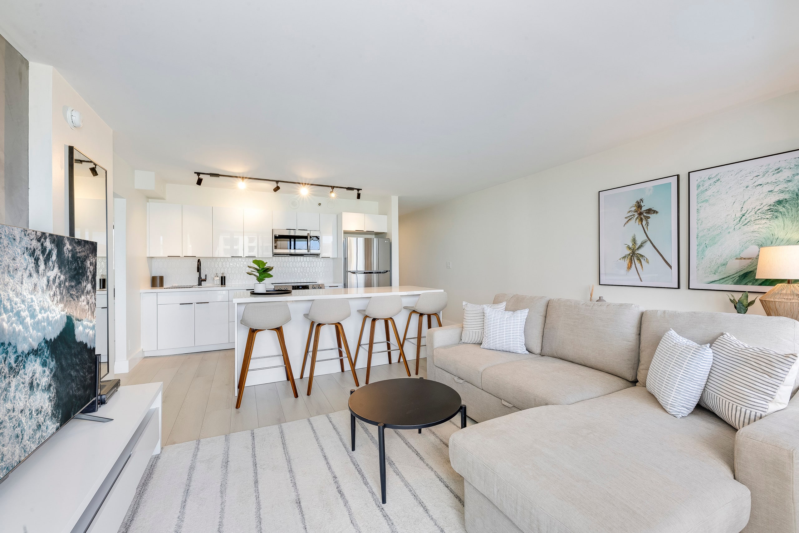 A Modern Mix Waikiki Edition: 1 Br w/ Free Parking - Image 5