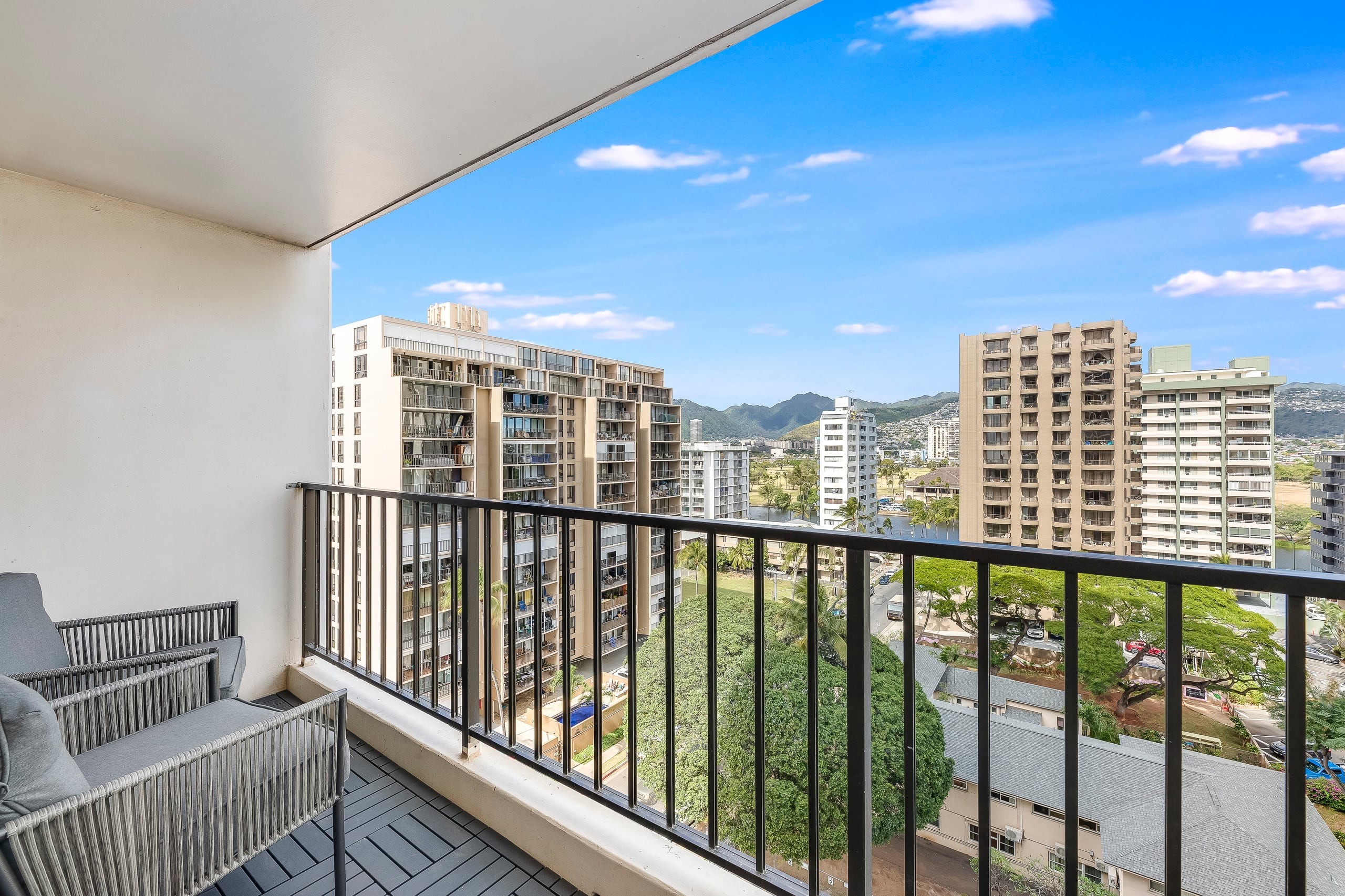 A Modern Mix Waikiki Edition: 1 Br w/ Free Parking - Image 27