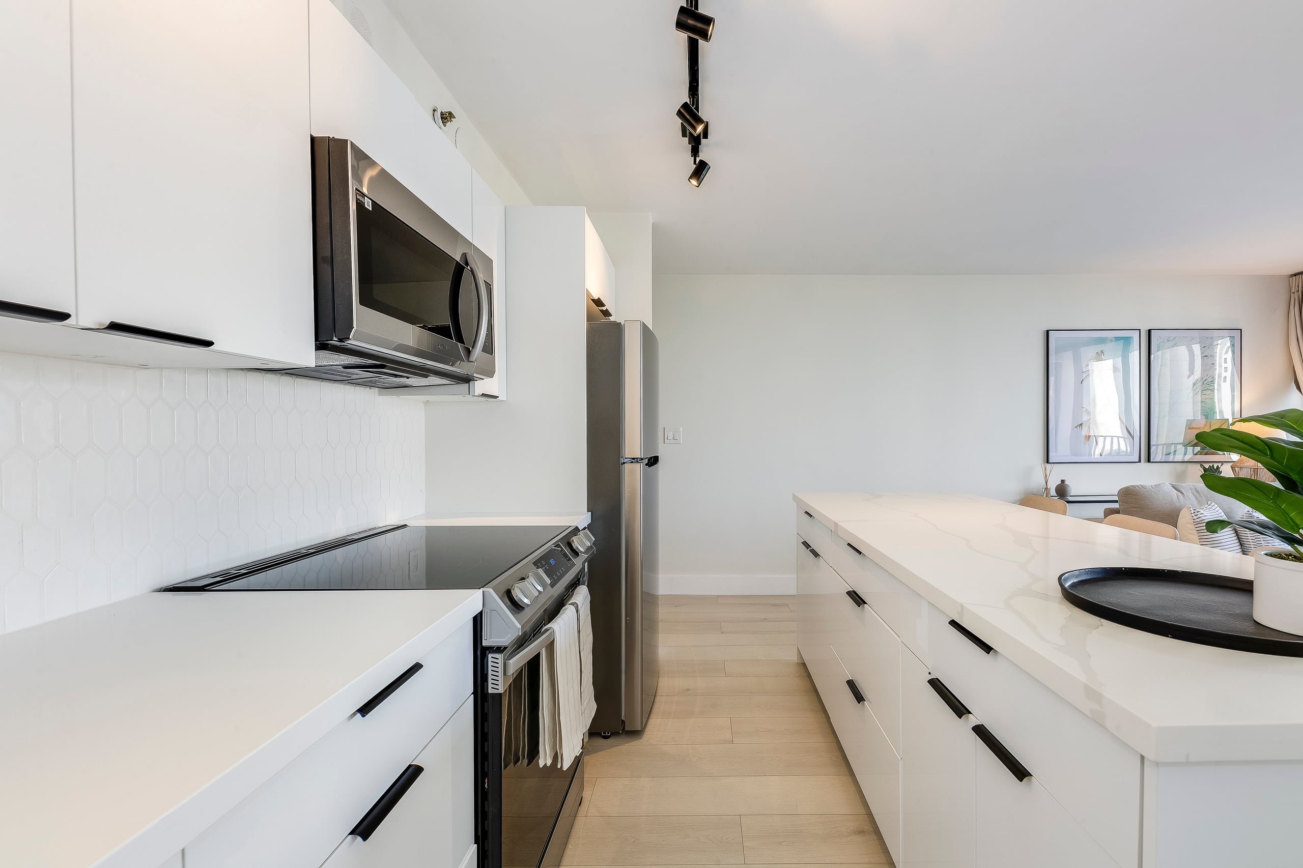 A Modern Mix Waikiki Edition: 1 Br w/ Free Parking - Image 13