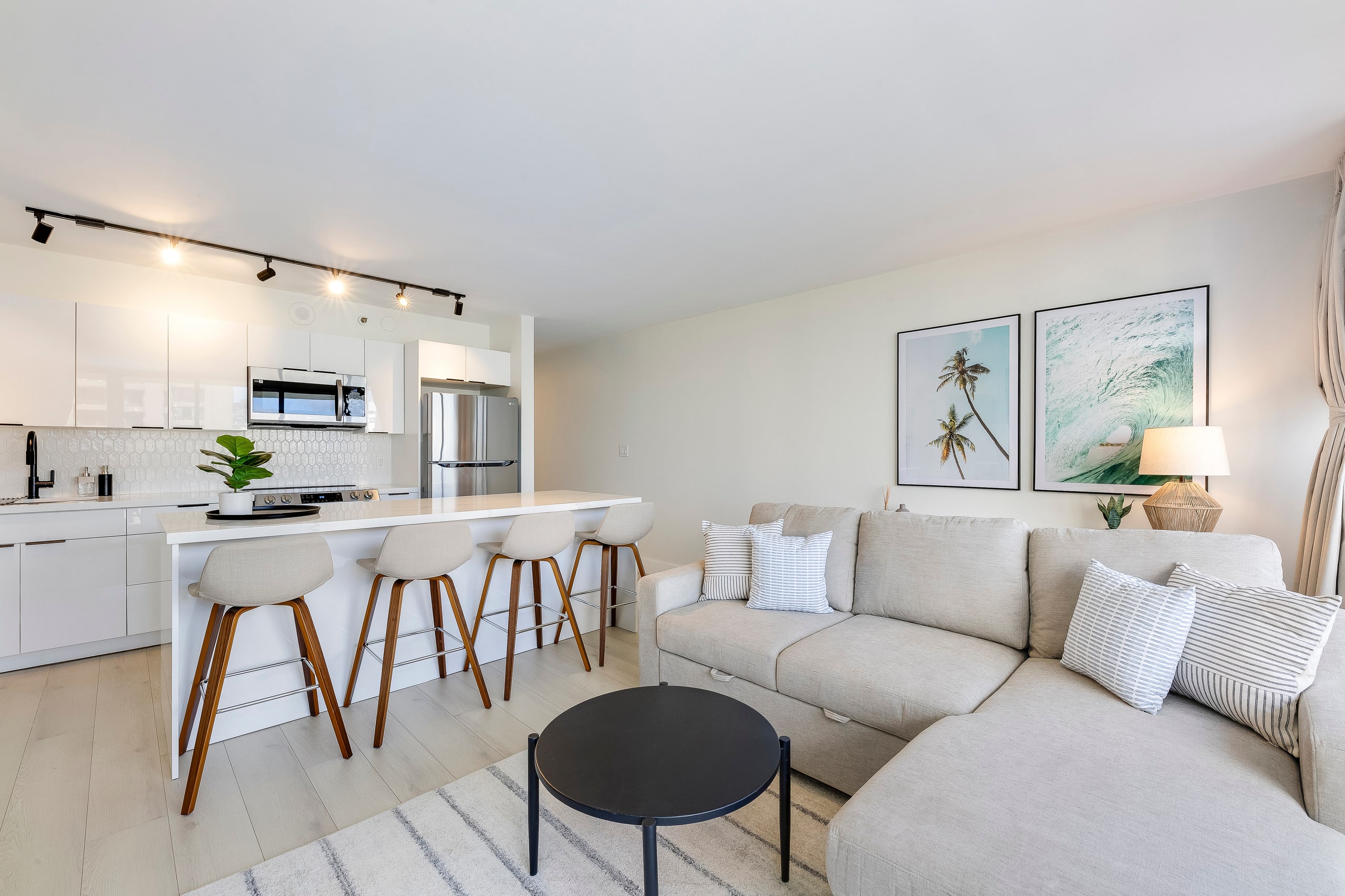 A Modern Mix Waikiki Edition: 1 Br w/ Free Parking - Image 1