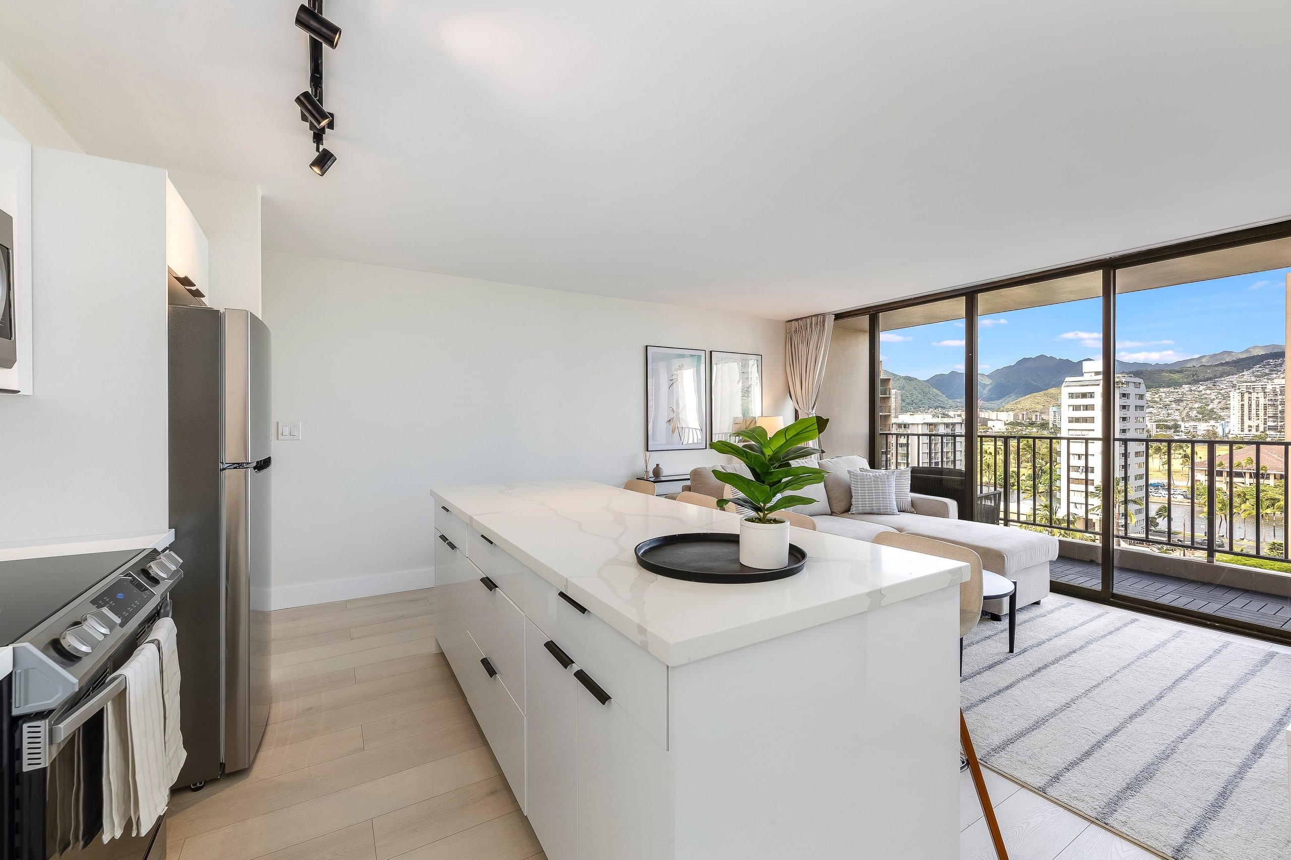 A Modern Mix Waikiki Edition: 1 Br w/ Free Parking - Image 19