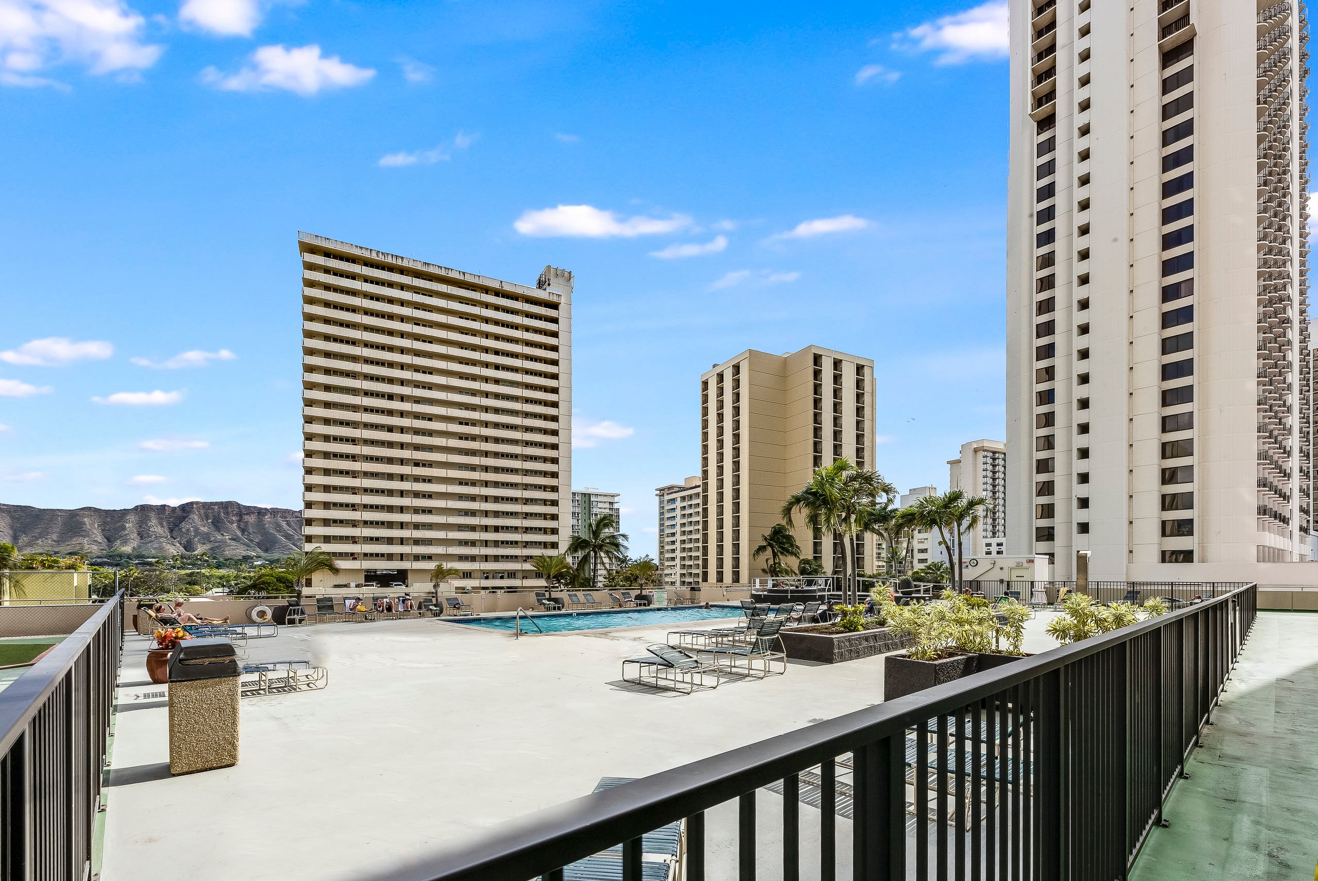 A Modern Mix Waikiki Edition: 1 Br w/ Free Parking - Image 30