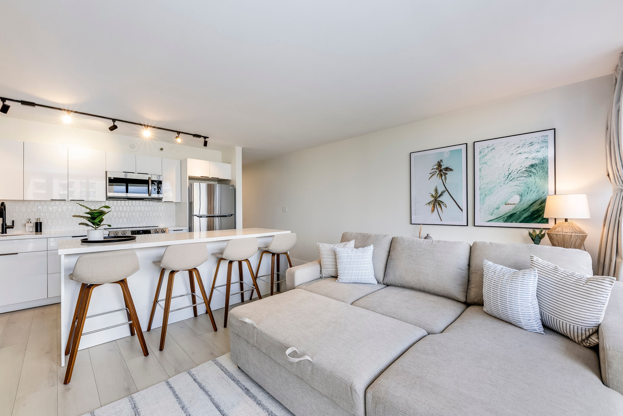 A Modern Mix Waikiki Edition: 1 Br w/ Free Parking - Image 7