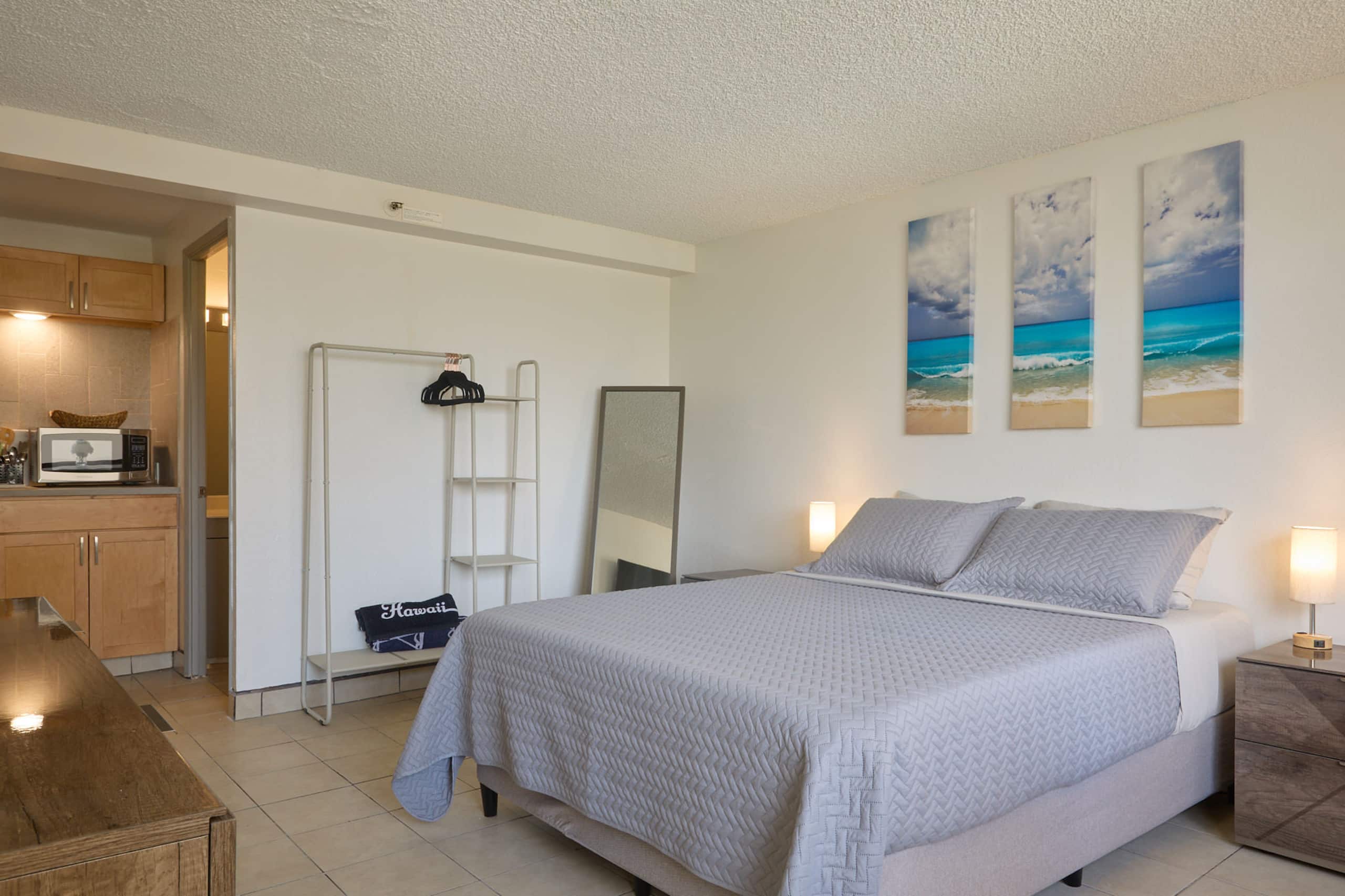 Condo in Honolulu · ★4.66 · Studio · 1 bath - Image 6