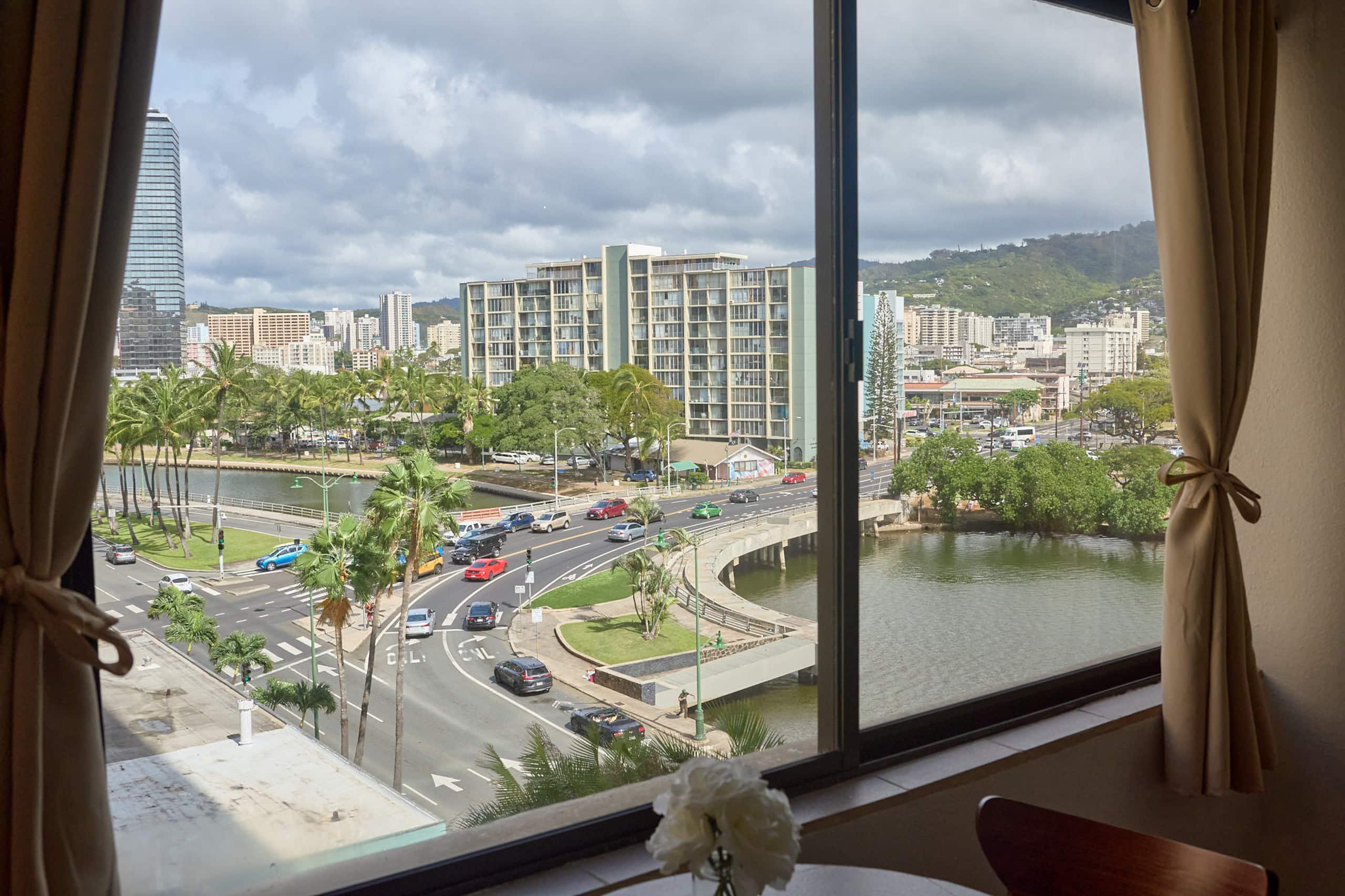 Condo in Honolulu · ★4.66 · Studio · 1 bath - Image 3