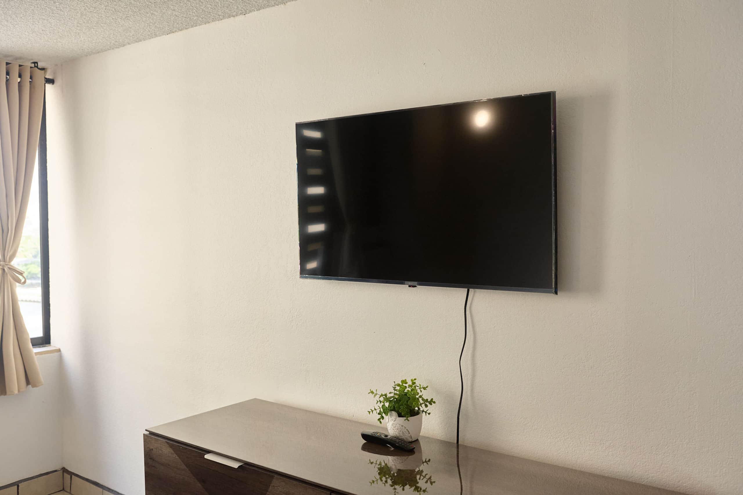 Condo in Honolulu · ★4.66 · Studio · 1 bath - Image 12