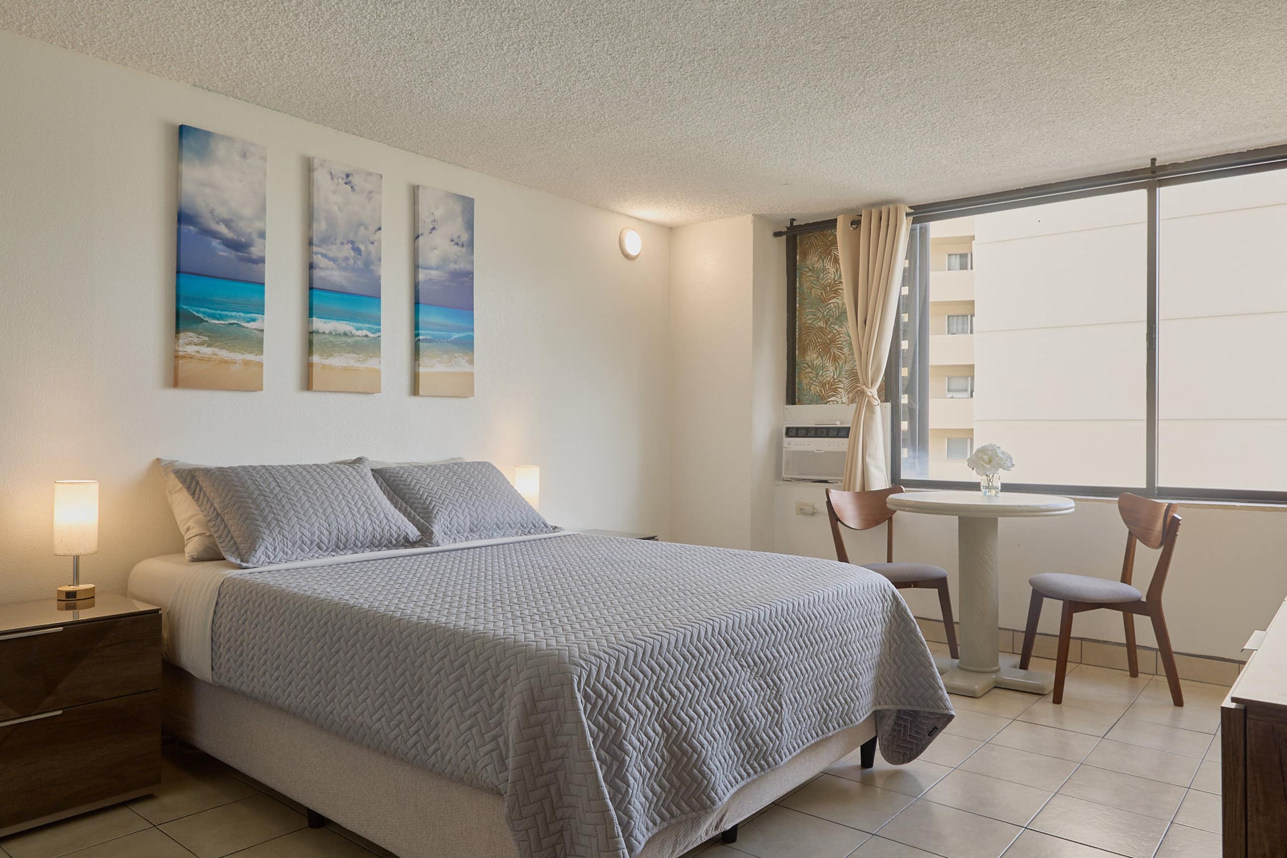Condo in Honolulu · ★4.66 · Studio · 1 bath - Image 2