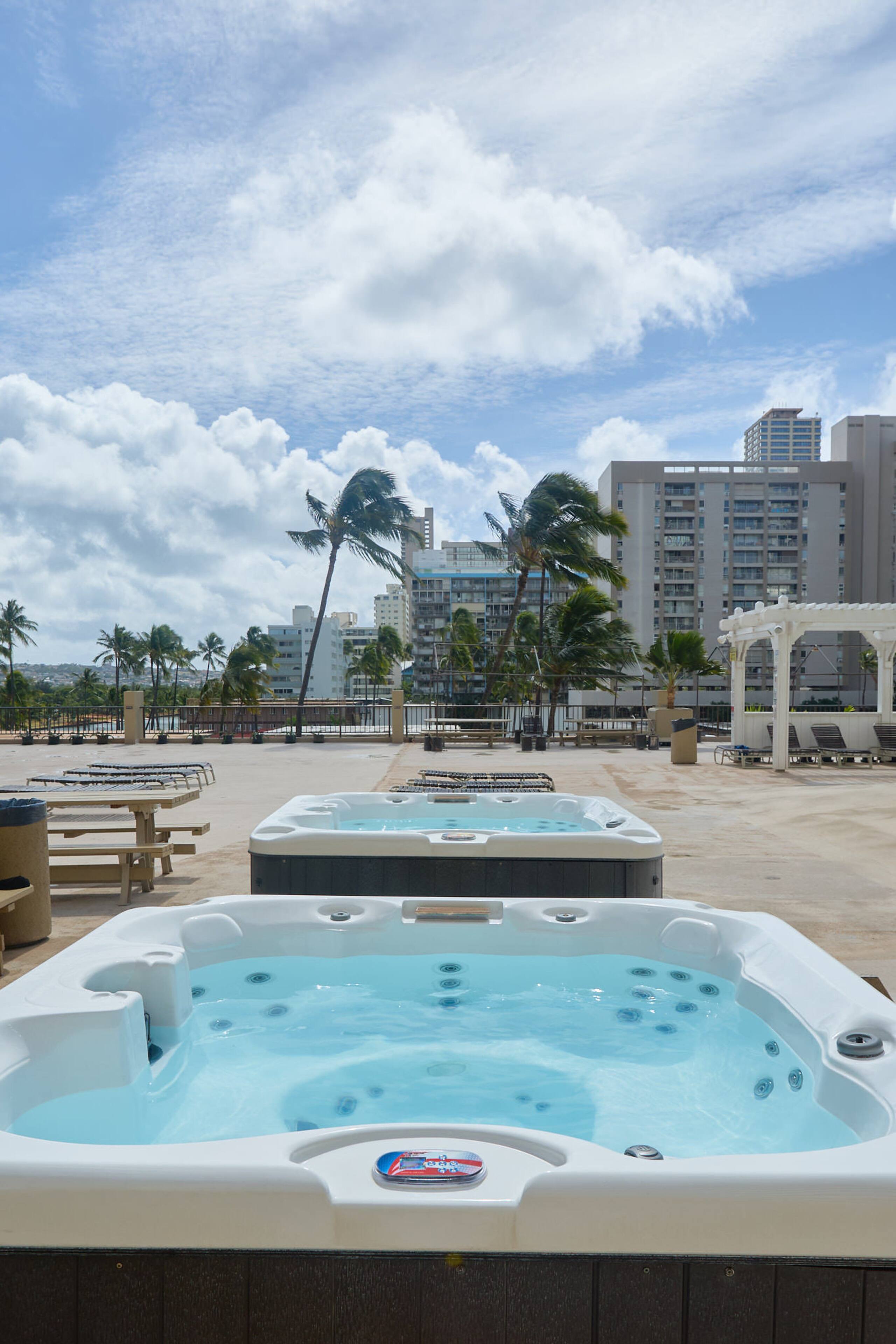Condo in Honolulu · ★4.66 · Studio · 1 bath - Image 41