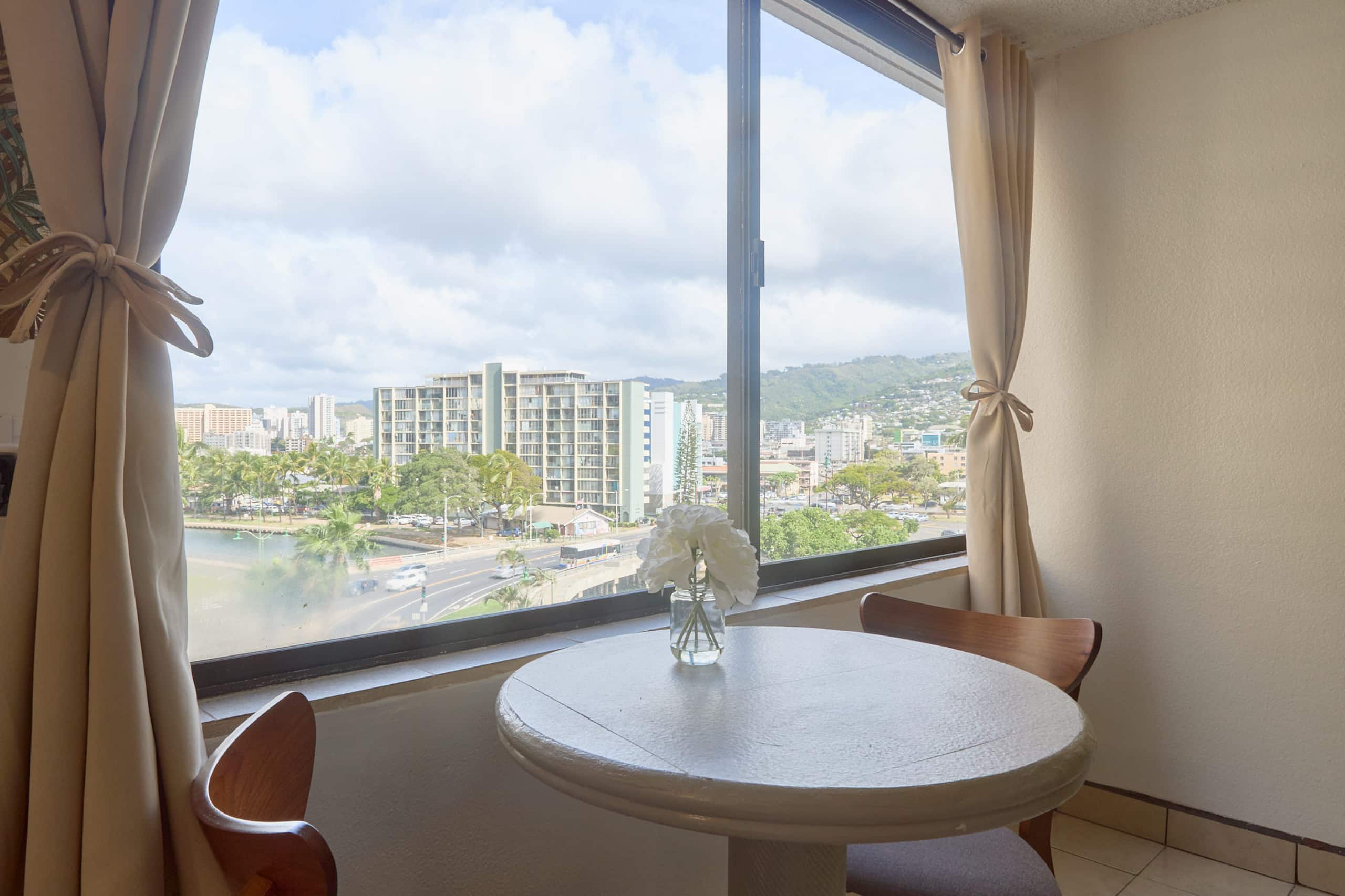 Condo in Honolulu · ★4.66 · Studio · 1 bath - Image 18