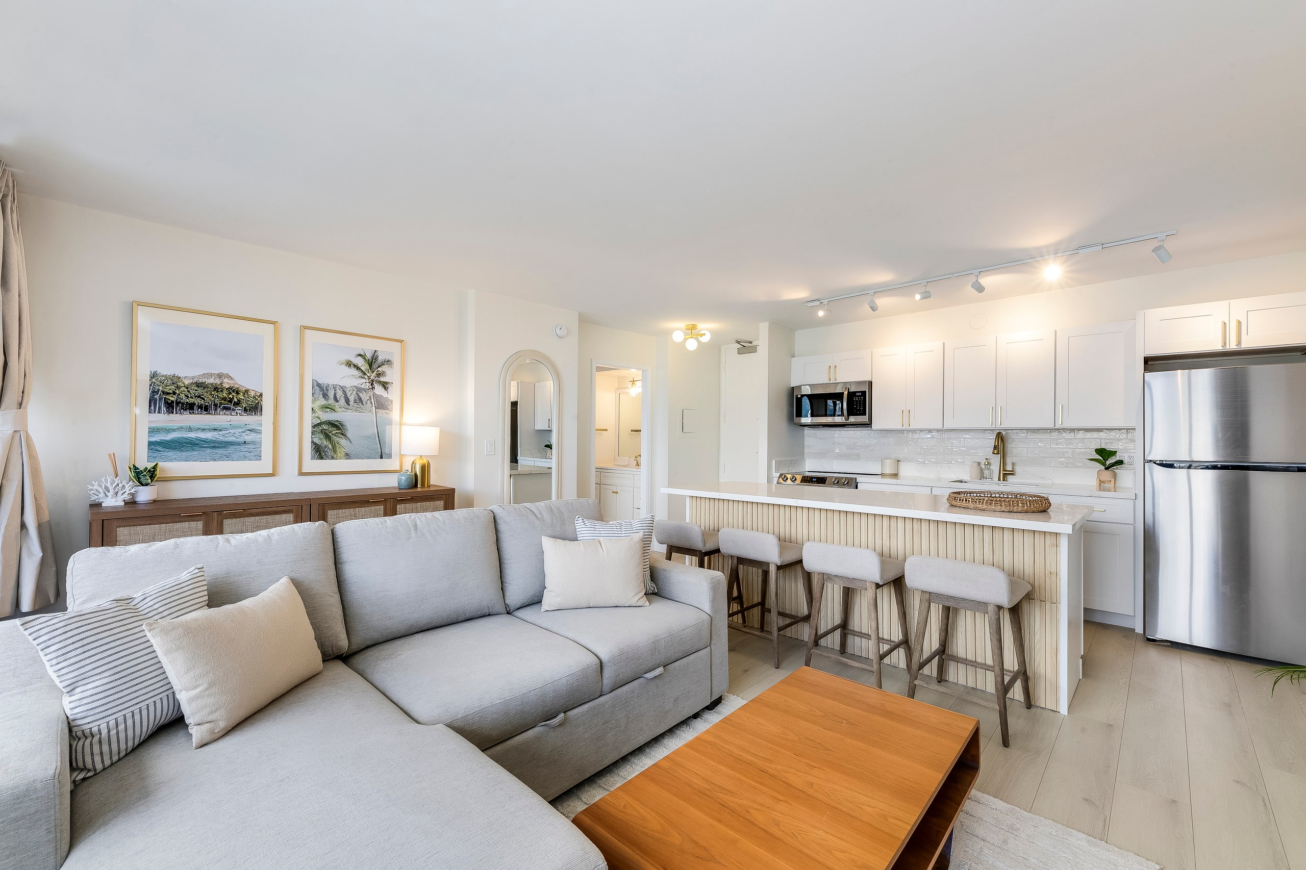Waikiki Banyan Golden Gem: 1 Br w/ Free Parking - Image 5