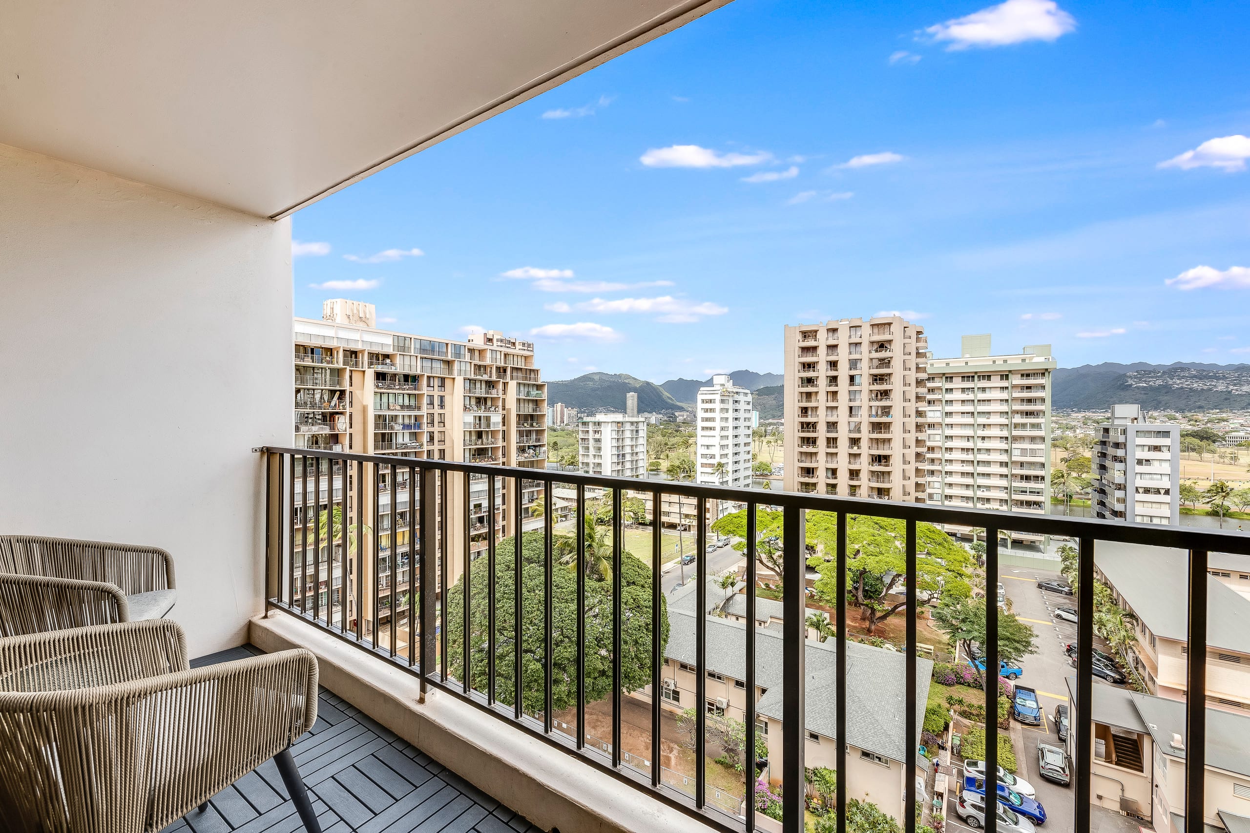 Waikiki Banyan Golden Gem: 1 Br w/ Free Parking - Image 21