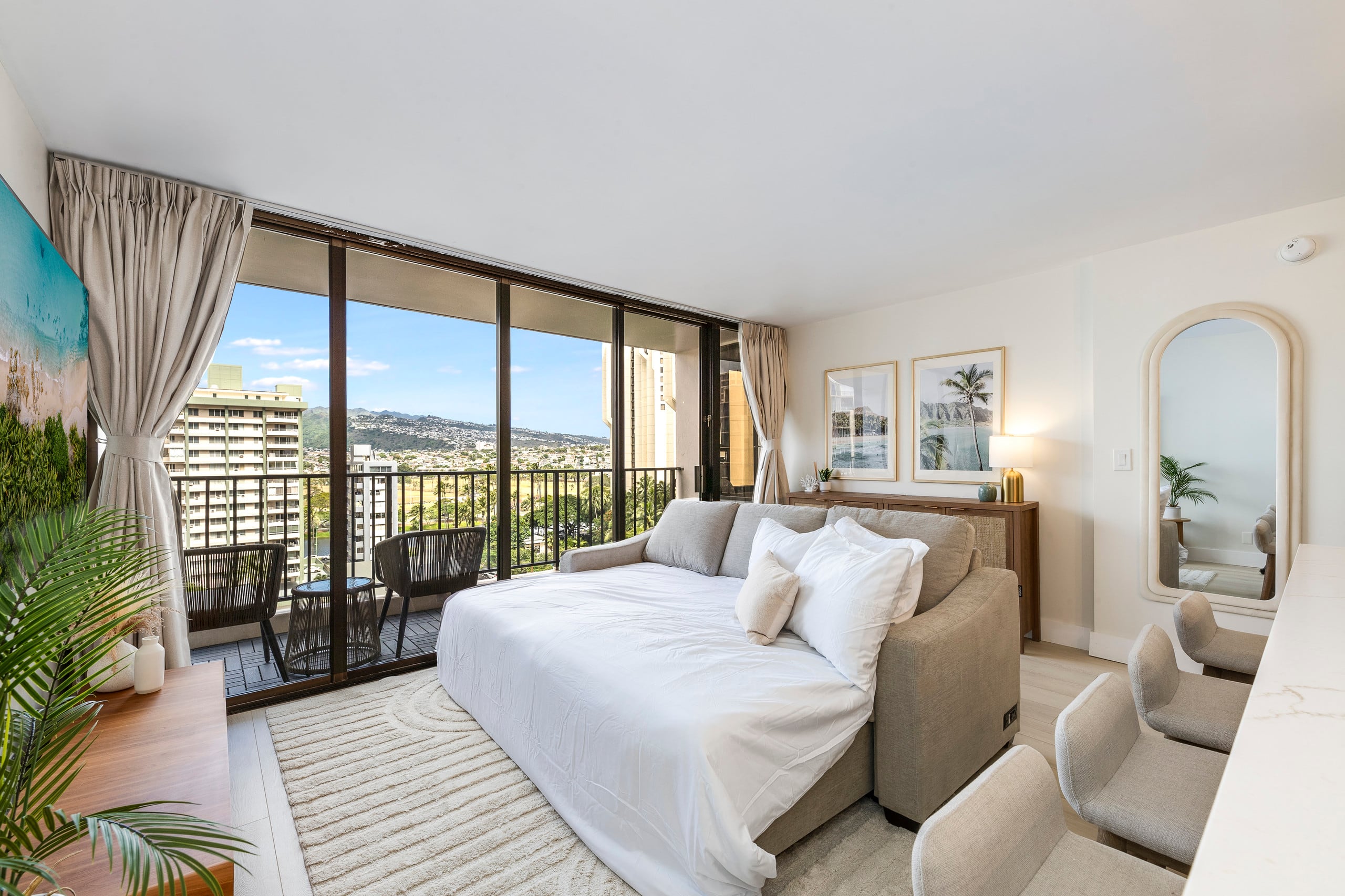 Waikiki Banyan Golden Gem: 1 Br w/ Free Parking - Image 11