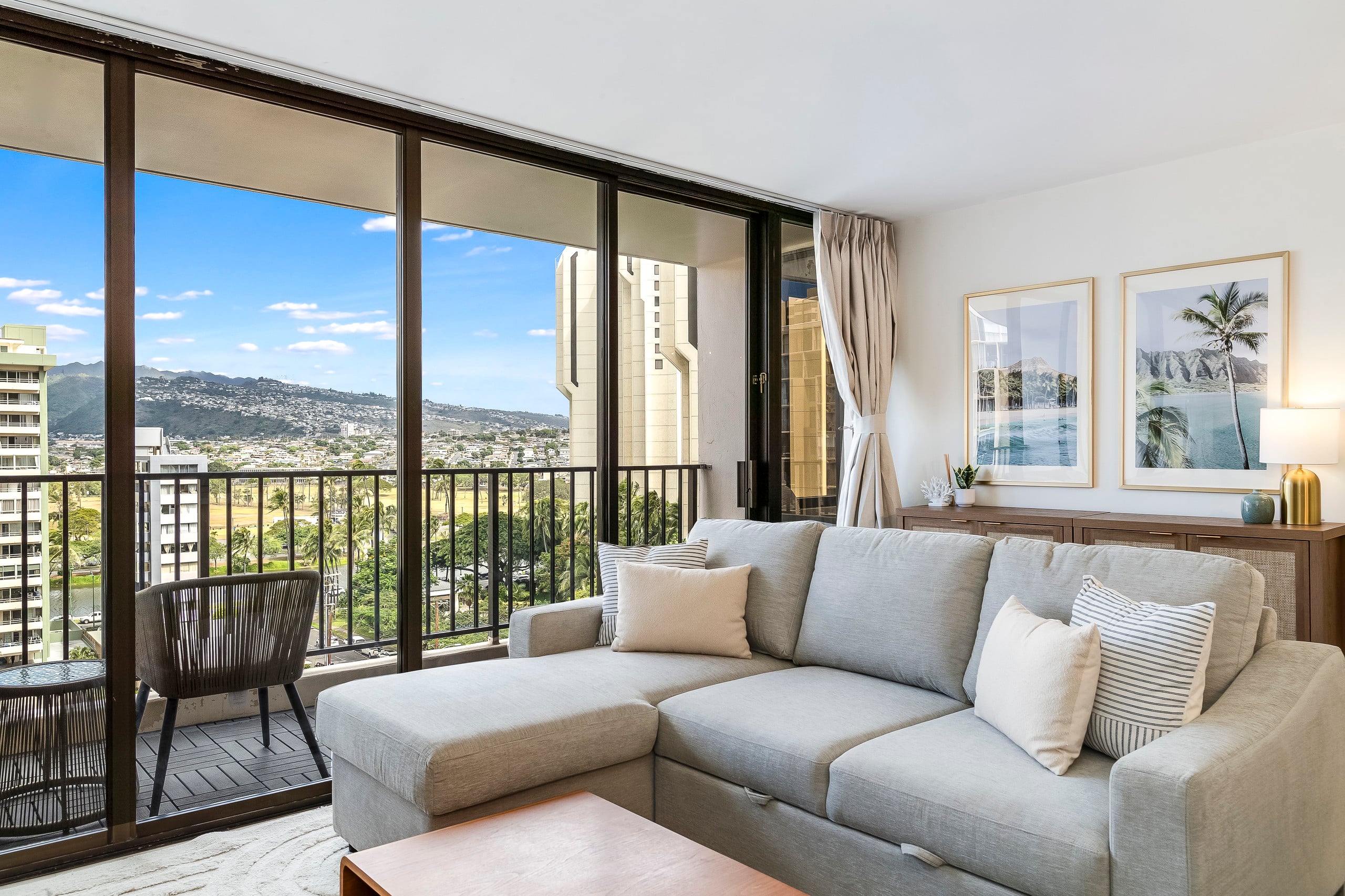 Waikiki Banyan Golden Gem: 1 Br w/ Free Parking - Image 9