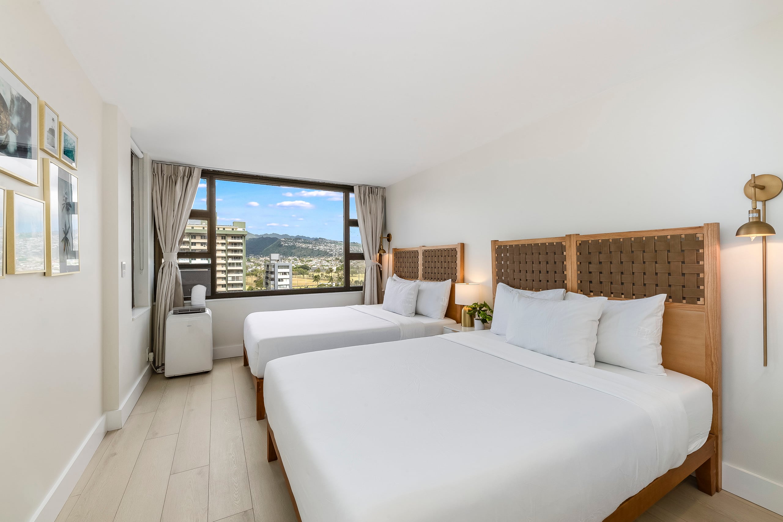 Waikiki Banyan Golden Gem: 1 Br w/ Free Parking - Image 15