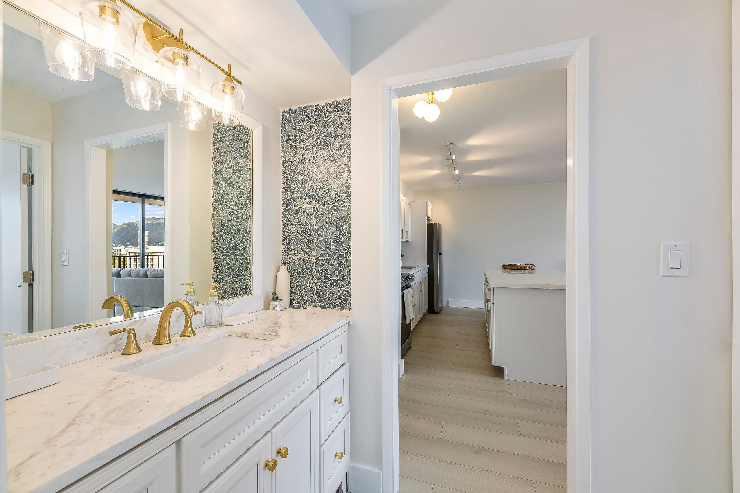 Waikiki Banyan Golden Gem: 1 Br w/ Free Parking - Image 18