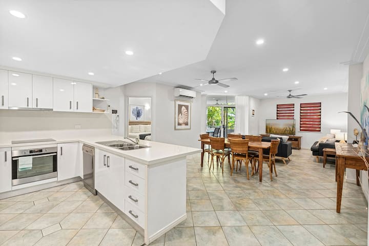 Palm Cove Paradise: Luxe 3br Near Waterfront - Palm Cove