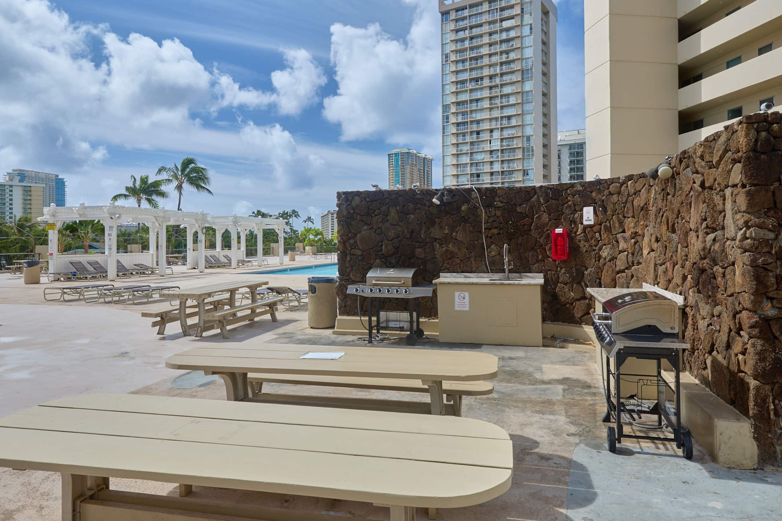 Condo in Honolulu · ★4.76 · Studio · 1 bath - Image 37