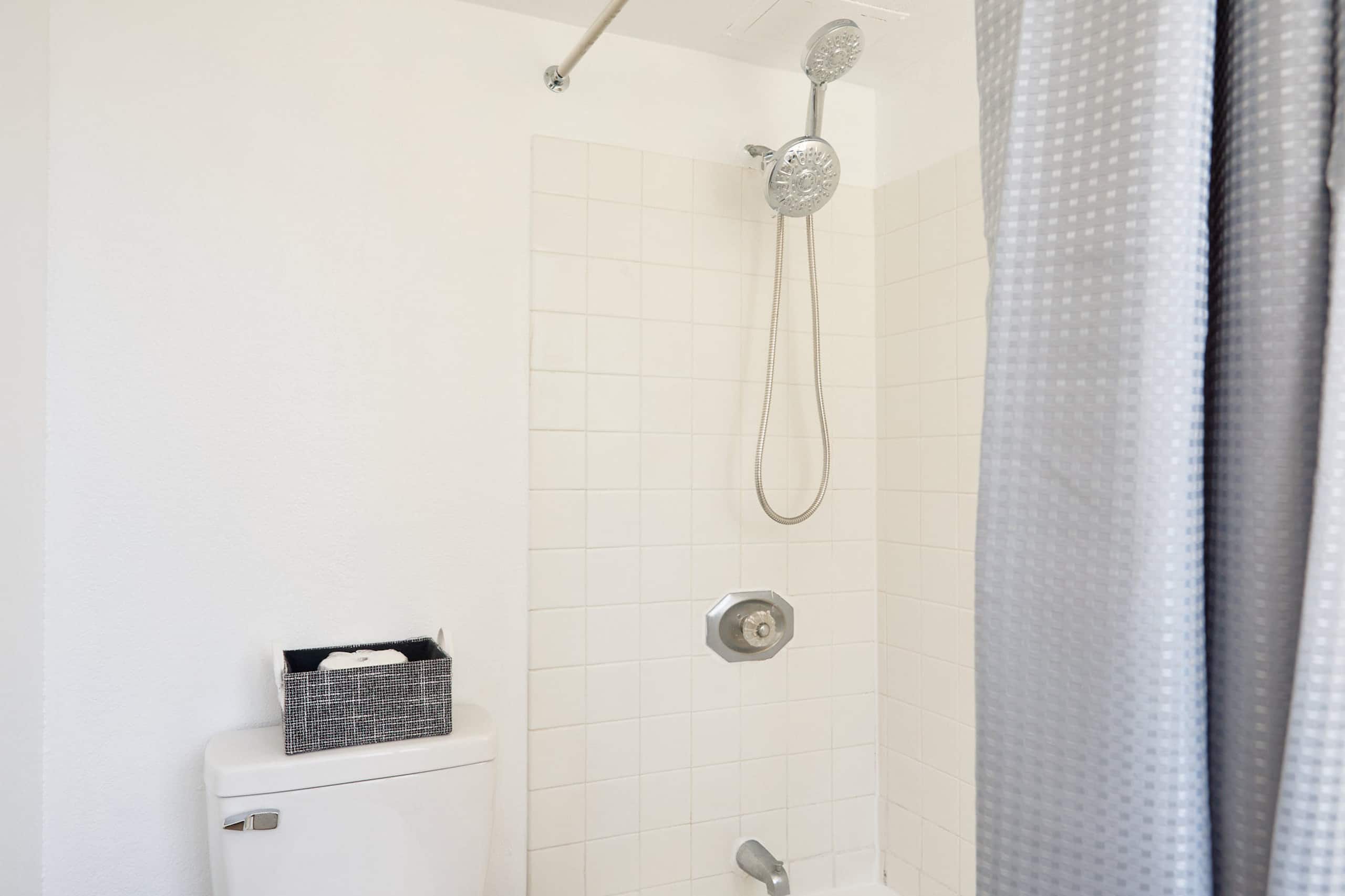 Condo in Honolulu · ★4.76 · Studio · 1 bath - Image 16