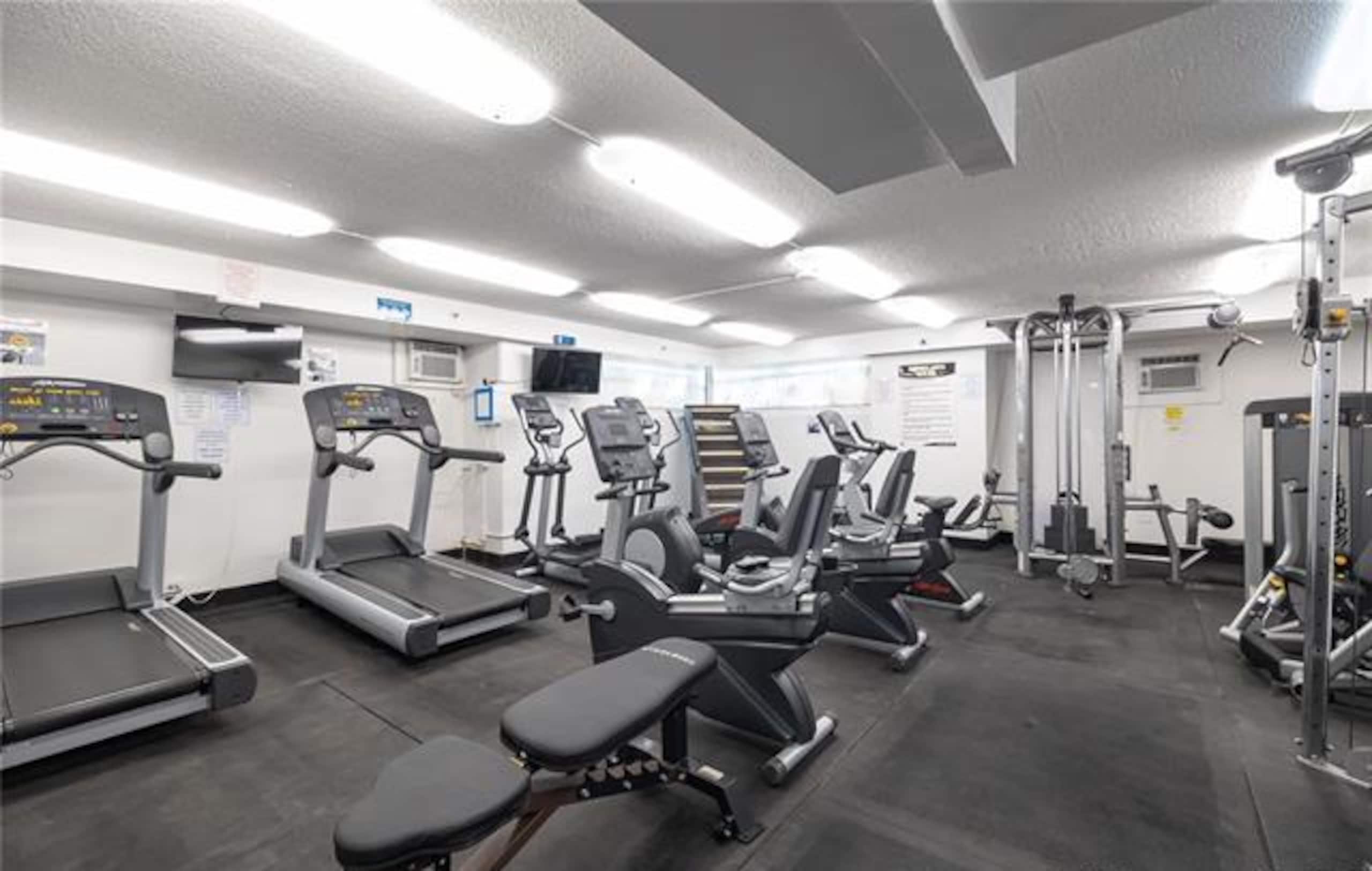 Condo in Honolulu · ★4.76 · Studio · 1 bath - Image 20