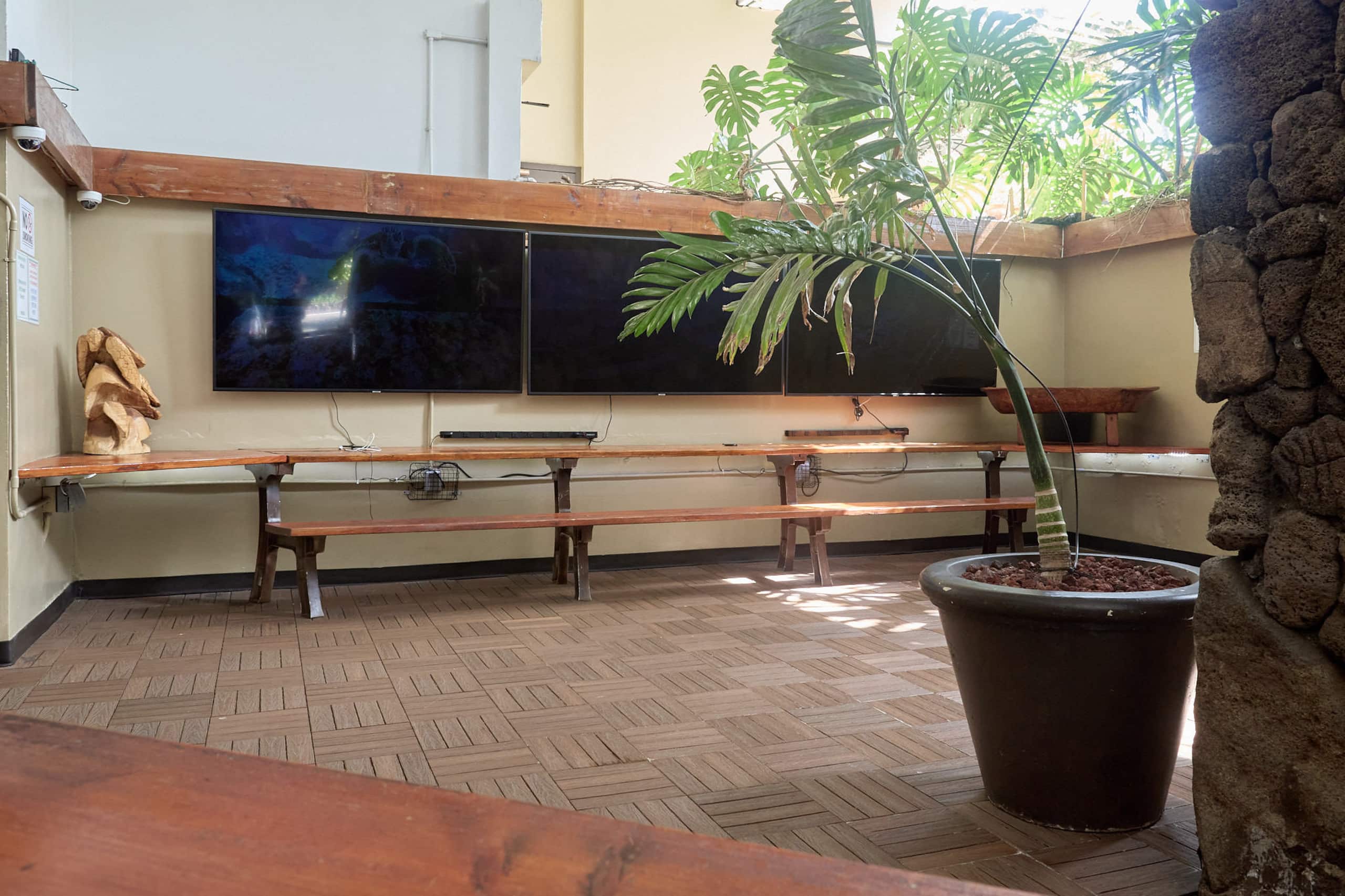 Condo in Honolulu · ★4.76 · Studio · 1 bath - Image 30