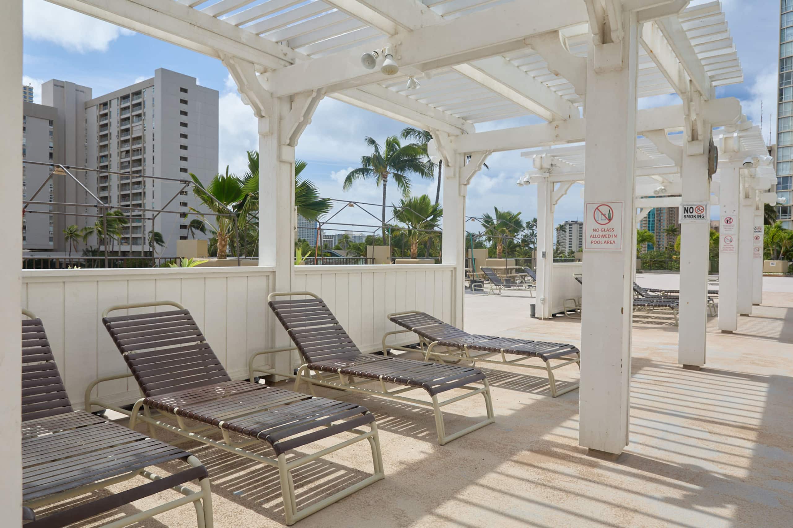 Condo in Honolulu · ★4.76 · Studio · 1 bath - Image 36