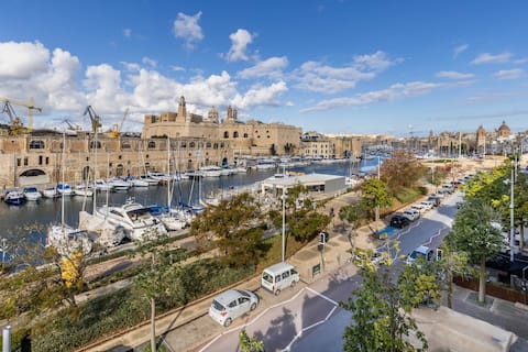 Waterfront Home by Valletta Ferry + free parking