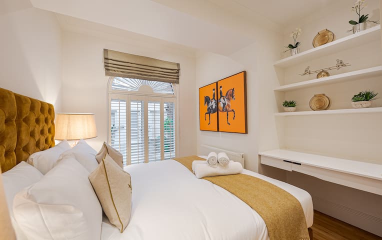 Beautiful 2 Bed in Belgravia London gallery image 3