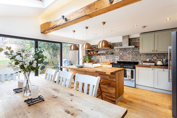 Spacious Camberwell House 30 min bus to Center gallery image 2