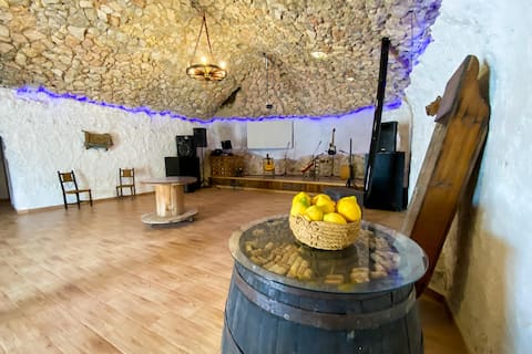 Cave accommodation for groups with an event room
