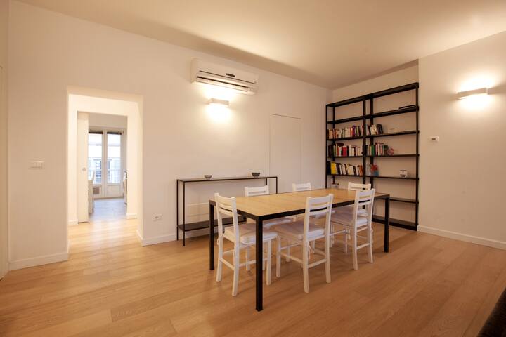 Borromei 7: Two-Bedroom Flat in Cinque Vie_Duomo gallery image 3