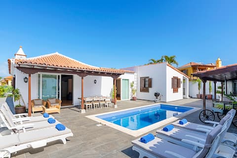 Villa Botanico with private pool at La Paz area
