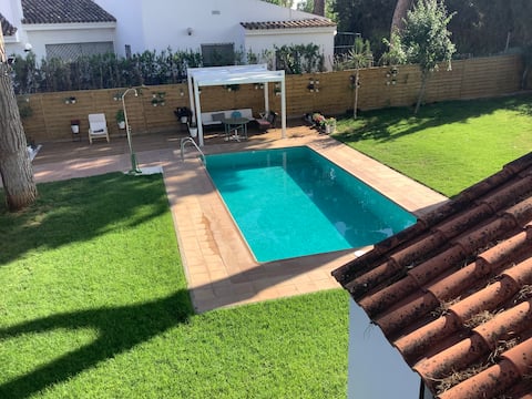 Large villa 15 minutes from Seville.