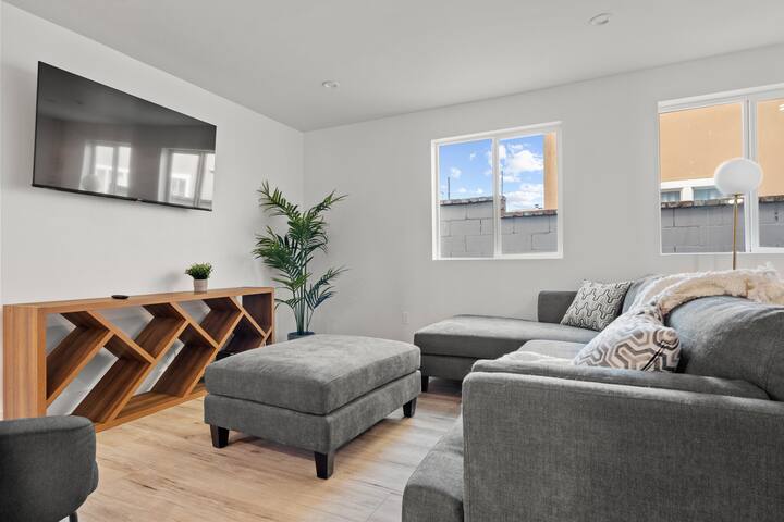 Spacious Home in Arts District w/ Parking gallery image 4