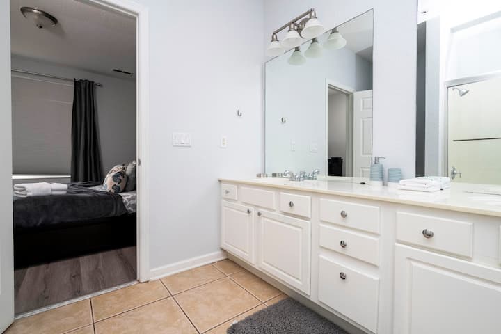 Ორმაგი ნიჟარები მთავარ სააბაზანოში