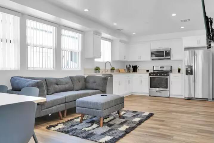 Huge Home near LA & OC gallery image 2