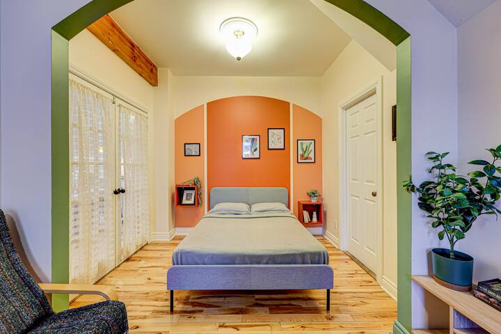 Two Floor Sleeps 18 w/ Huge Terrace gallery image 4