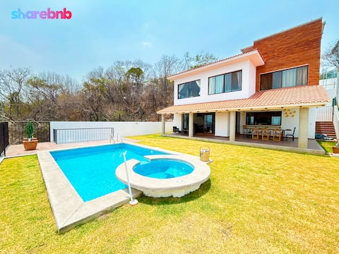 Heated pool, jacuzzi and view