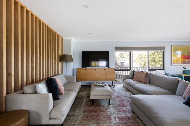 Balcony Retreat Deluxe Home near Beach with Views