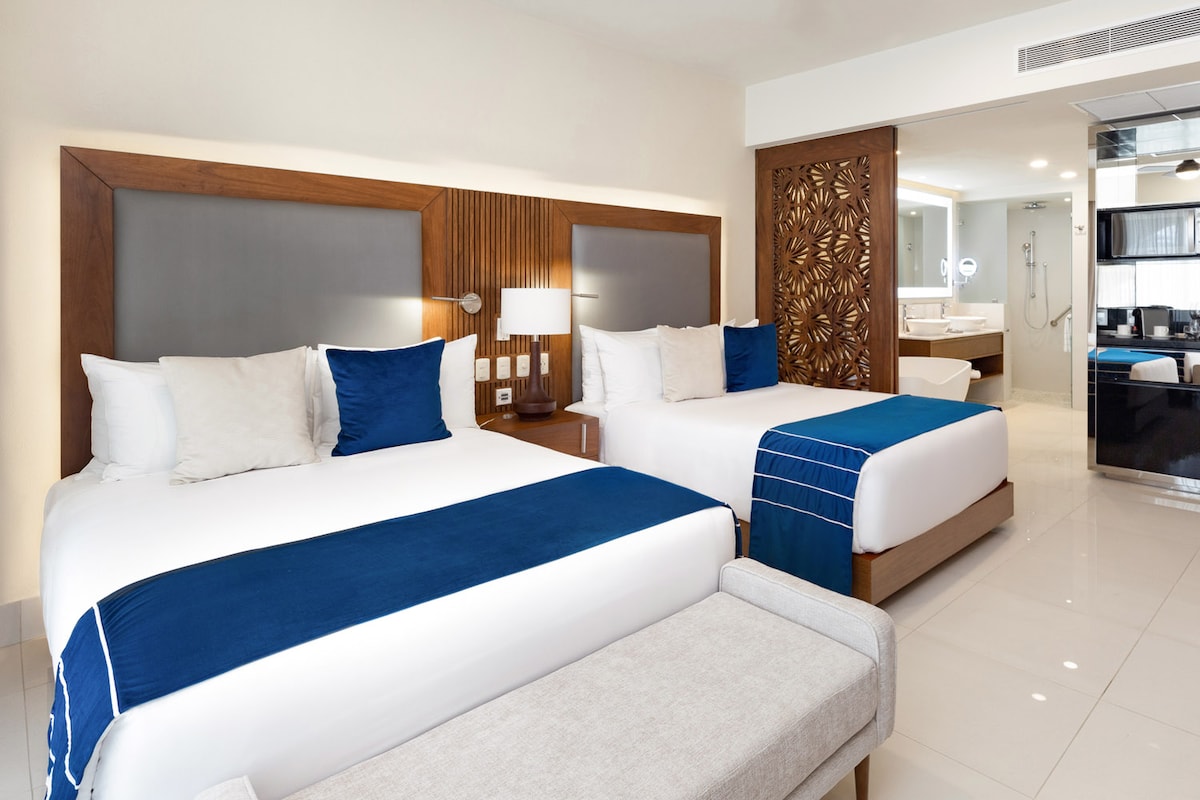 Ervaar luxe en comfort in Los Cabos - Moderne studiosuite met strakke afwerkingen.