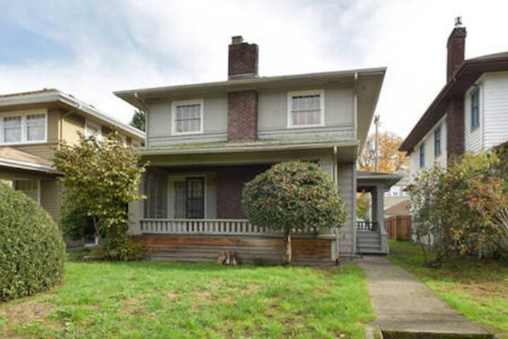 13 Bedroom House in the U-District