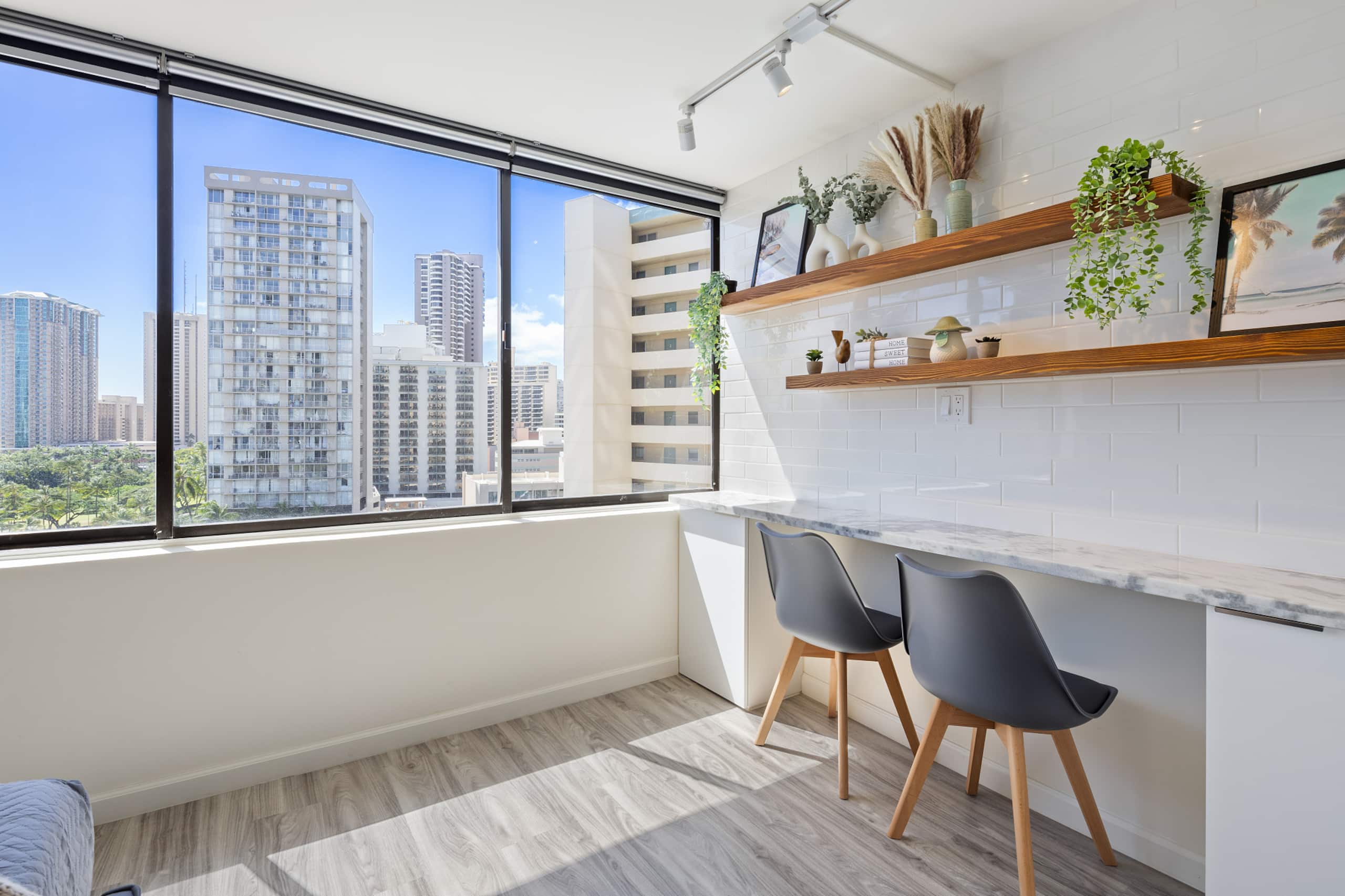 Waikiki Oasis Haven: Your Coastal Escape - Image 5