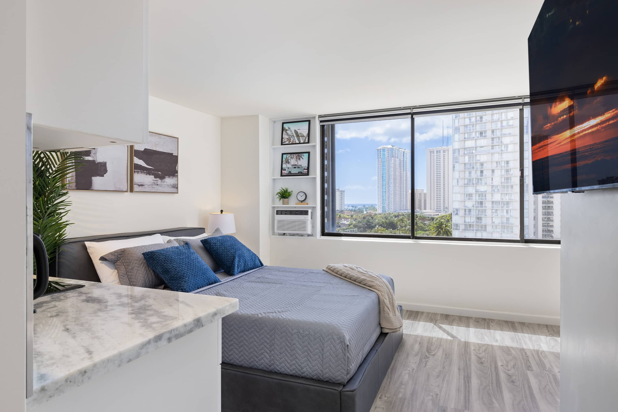 Waikiki Oasis Haven: Your Coastal Escape - Image 8