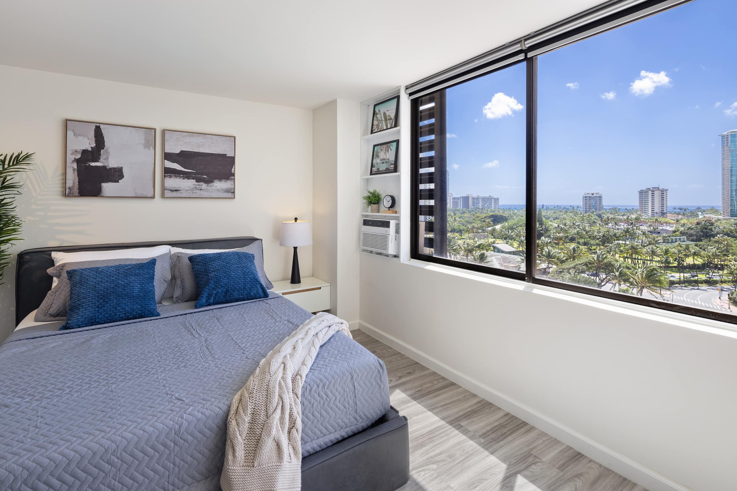 Waikiki Oasis Haven: Your Coastal Escape - Image 1